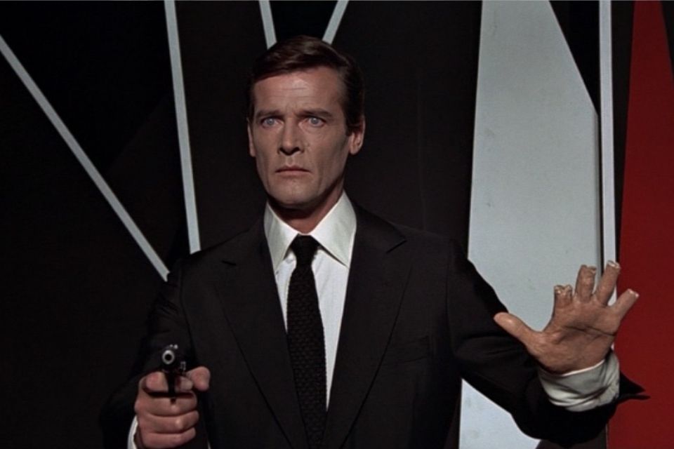Roger-Moore-007